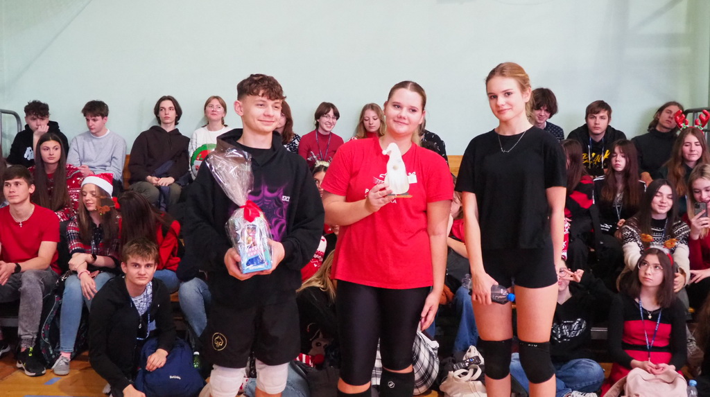 Zdjęcie Mikołajki_2023 (121)fa987e97-a302-46ad-83cd-6eacb1fb9032.jpg w galerii Mikołajki w II LO